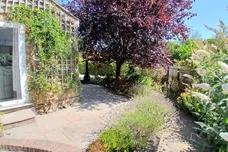 Danecote, KNEBWORTH