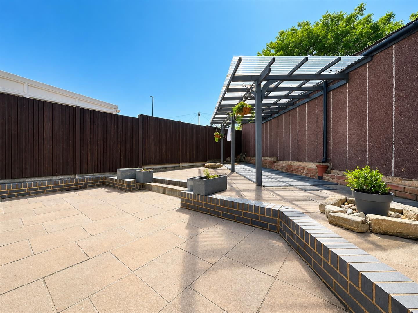 Corfe Gardens, Slough Image 8