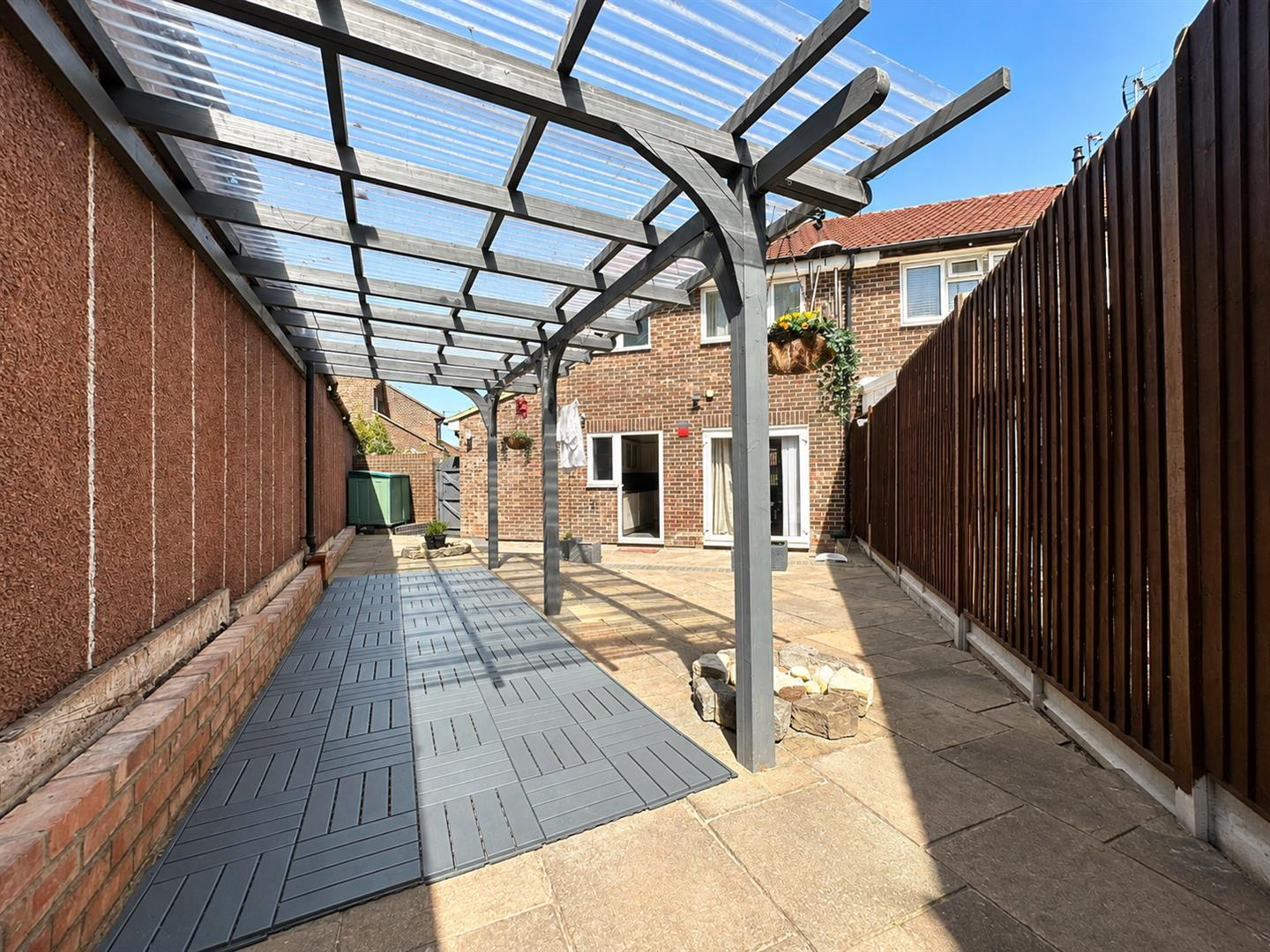 Corfe Gardens, Slough Image 9