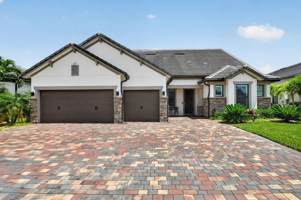 8433 Vaulting Dr, Lake Worth Beach, FL 33467