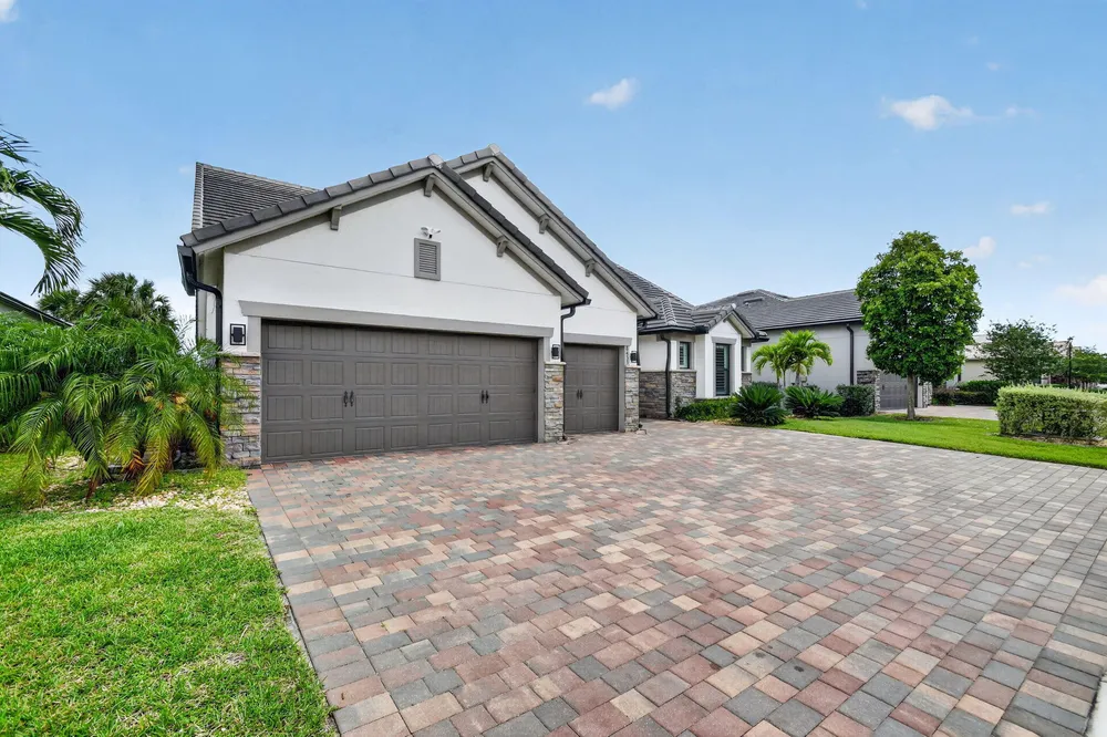 8433 Vaulting Dr, Lake Worth Beach, FL 33467