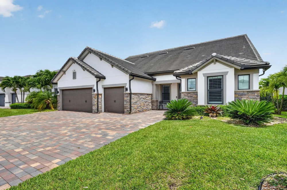 8433 Vaulting Dr, Lake Worth Beach, FL 33467