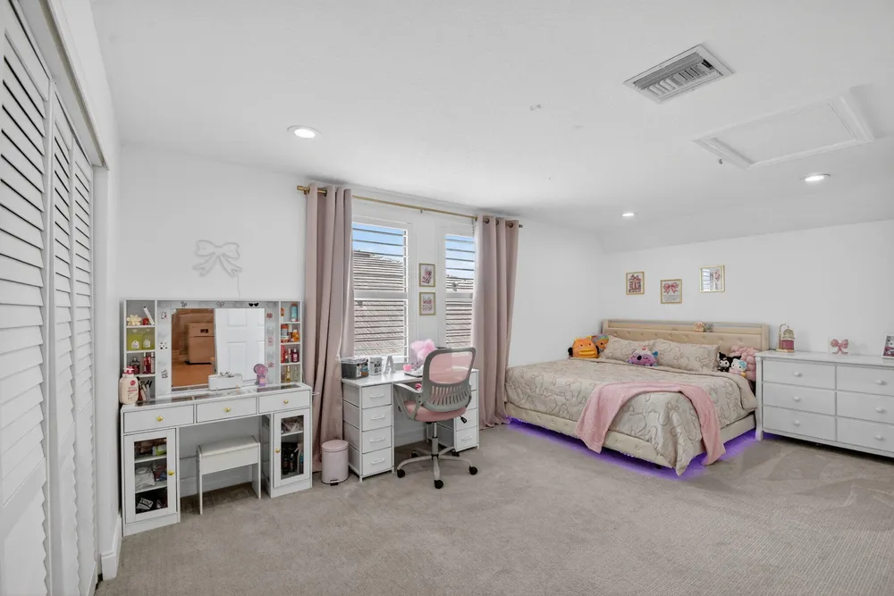 8433 Vaulting Dr, Lake Worth Beach, FL 33467