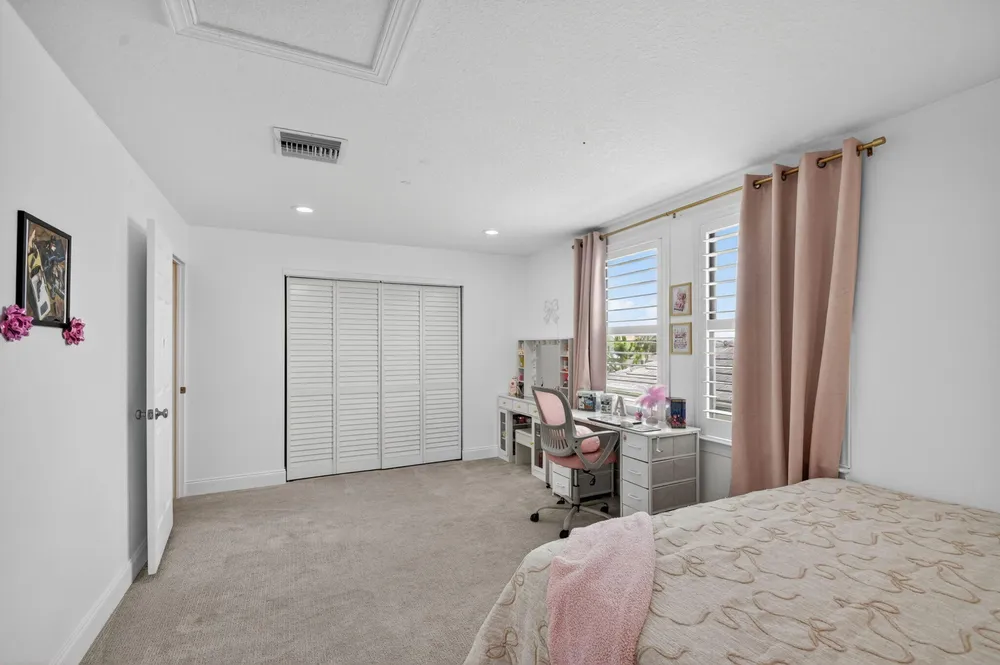 8433 Vaulting Dr, Lake Worth Beach, FL 33467