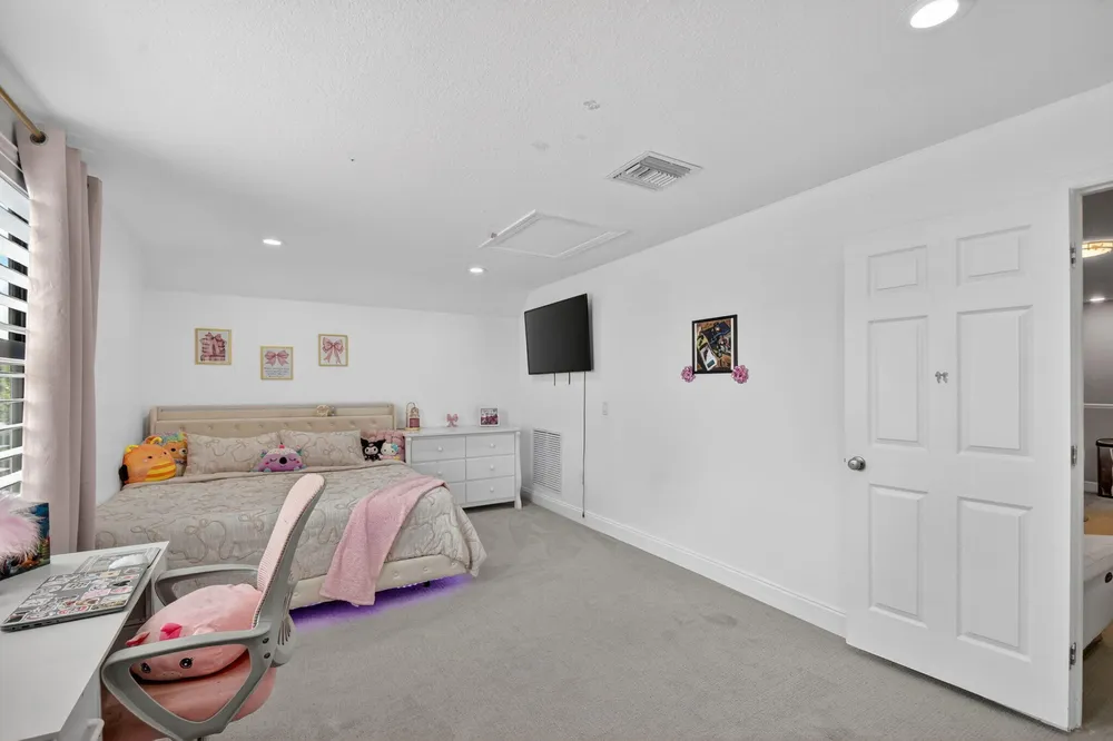 8433 Vaulting Dr, Lake Worth Beach, FL 33467