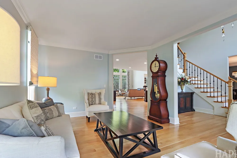 1410 W Newcastle Ct, Inverness, IL 60010