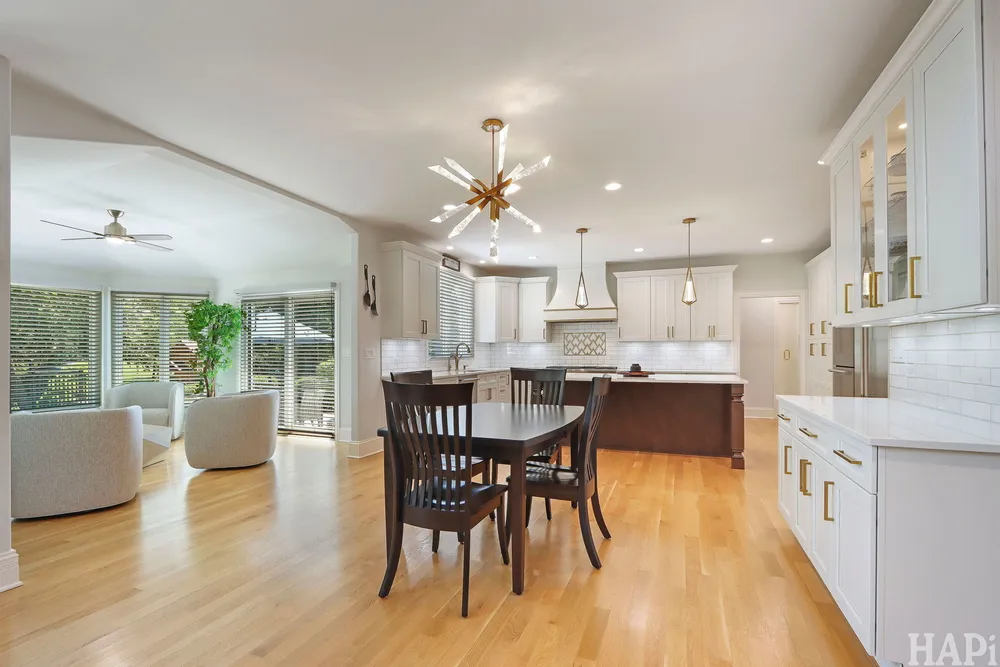 1410 W Newcastle Ct, Inverness, IL 60010