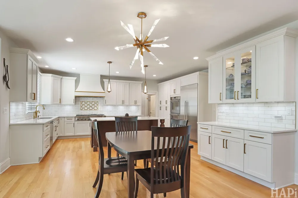 1410 W Newcastle Ct, Inverness, IL 60010