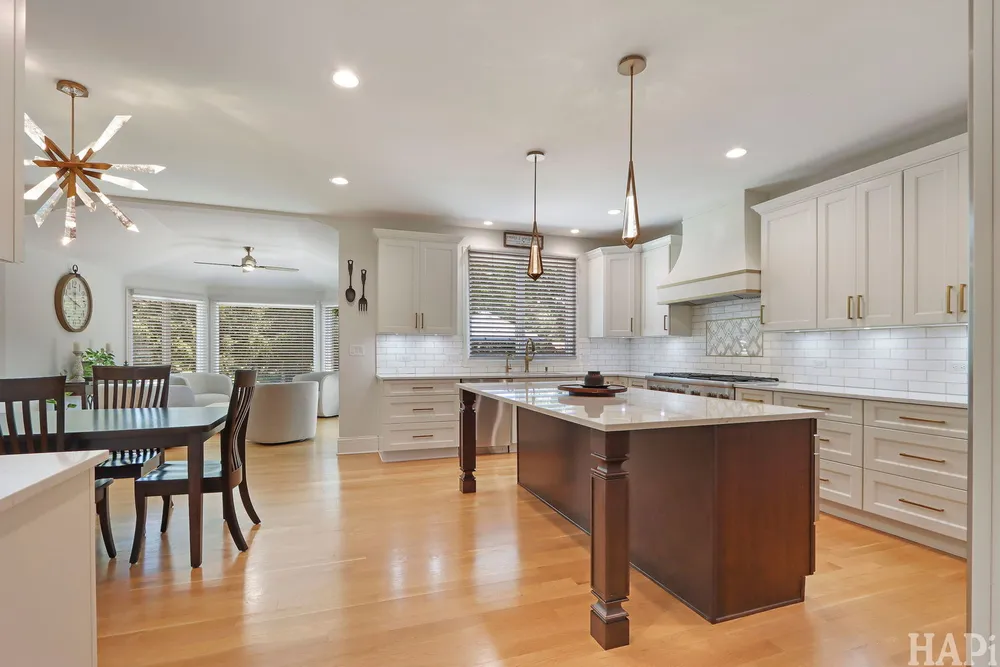 1410 W Newcastle Ct, Inverness, IL 60010