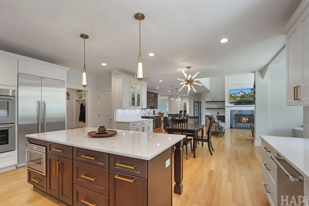 1410 W Newcastle Ct, Inverness, IL 60010