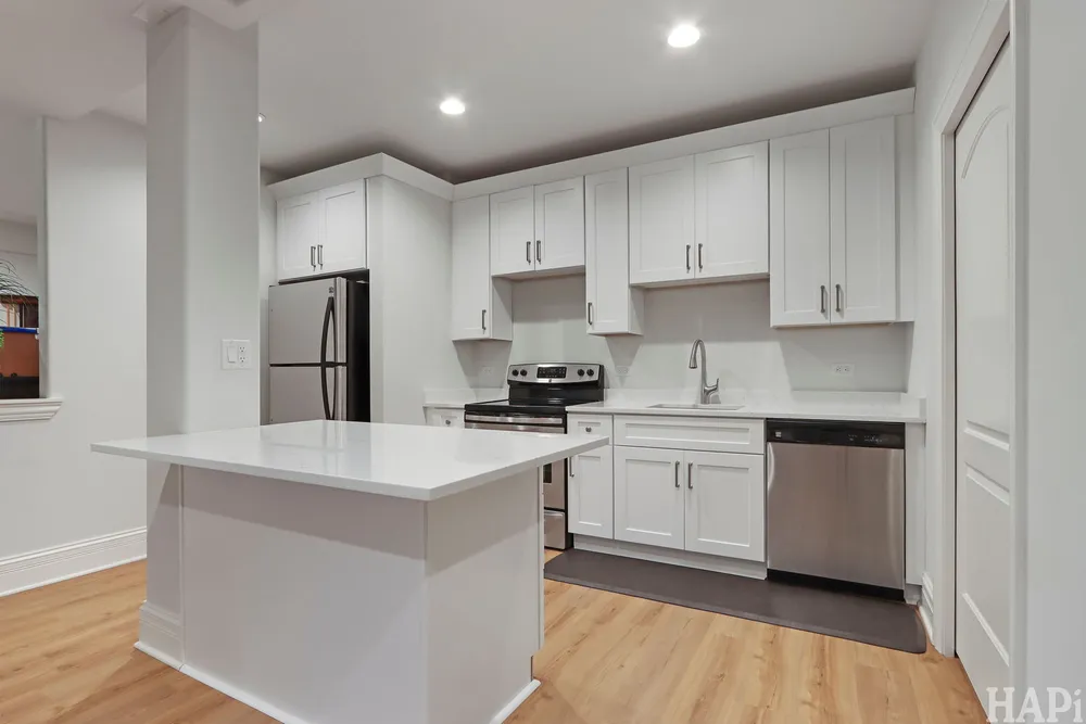 1410 W Newcastle Ct, Inverness, IL 60010