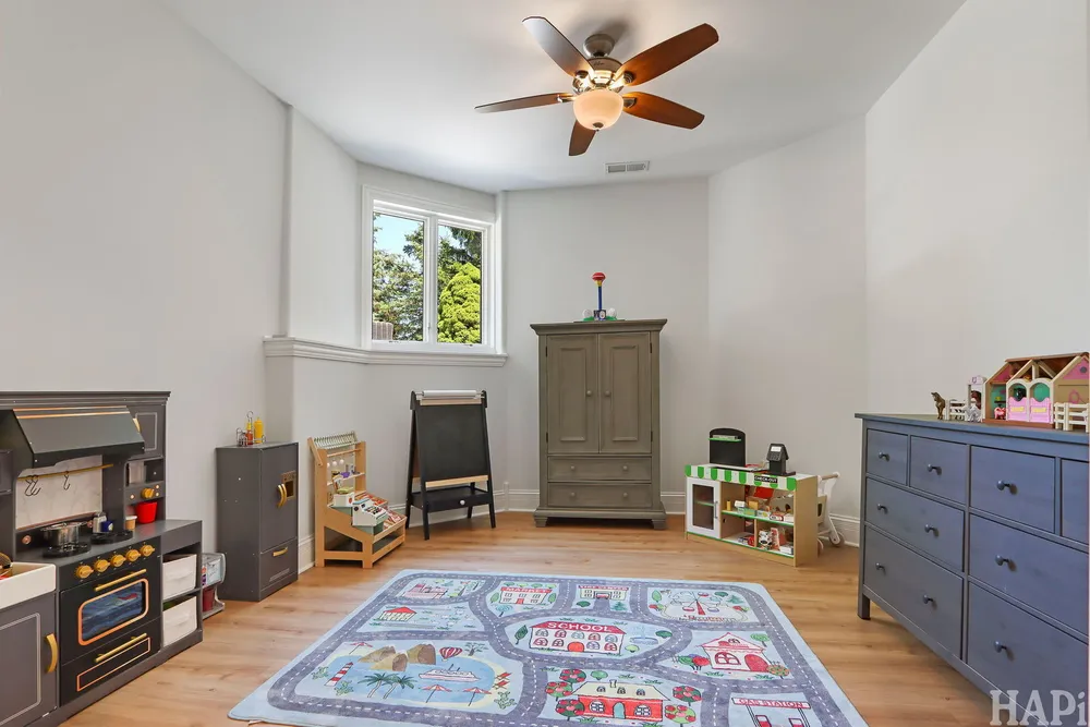 1410 W Newcastle Ct, Inverness, IL 60010