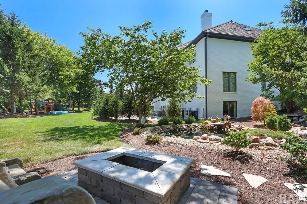1410 W Newcastle Ct, Inverness, IL 60010
