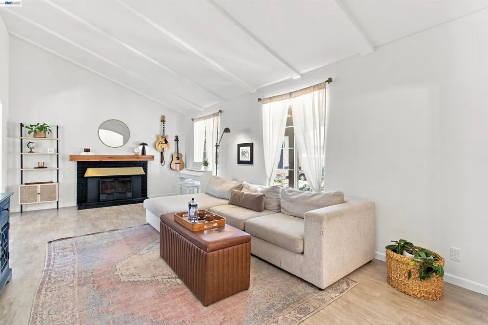 241 Garnet Dr, Livermore, CA 94550