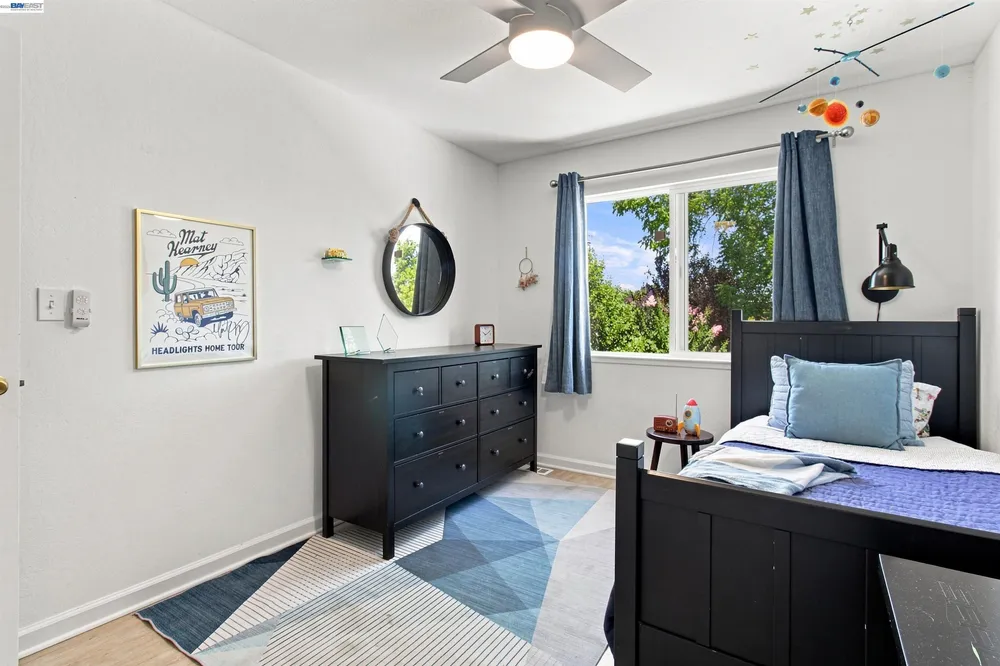 241 Garnet Dr, Livermore, CA 94550
