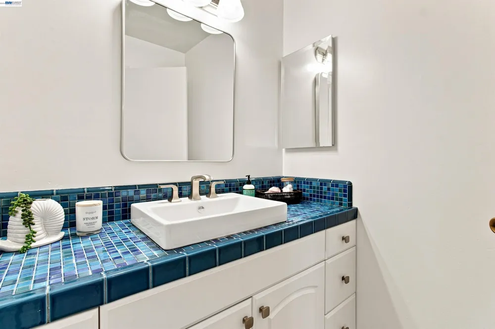 241 Garnet Dr, Livermore, CA 94550