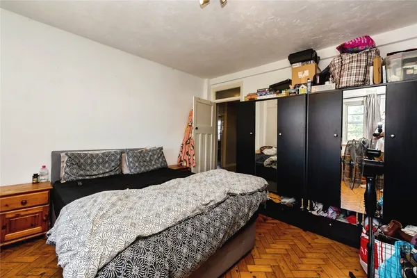 Kingston Road, Kingston upon Thames, KT1