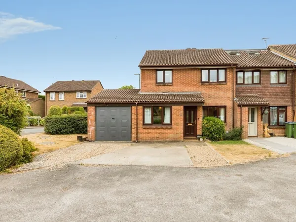 Charrington Way, Broadbridge Heath, H...