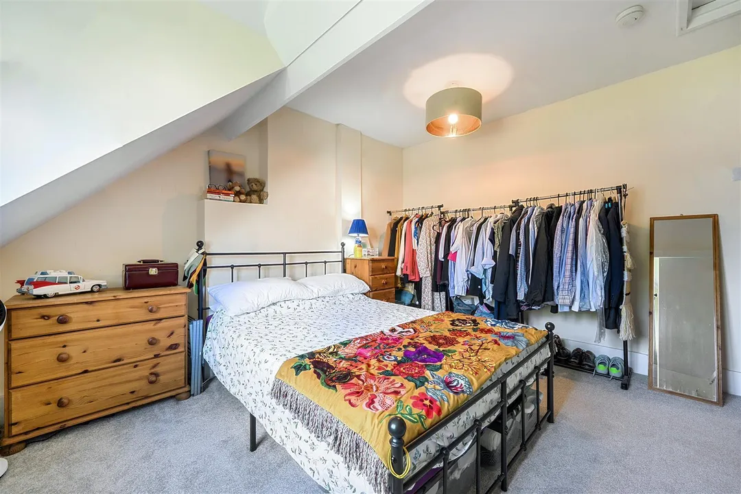 https://mr0.homeflow-assets.co.uk/files/photo/image/48019/4471/_x_/iyjuPD1nXE6QqxoHYihHDw.jpg