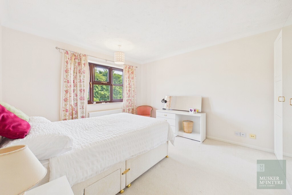 Filbert Road, Loddon Image 9
