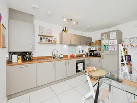Barnsley Wood Rise, Newhall, Harlow thumb 3