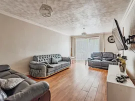 Trefoil Crescent, Crawley thumb 2