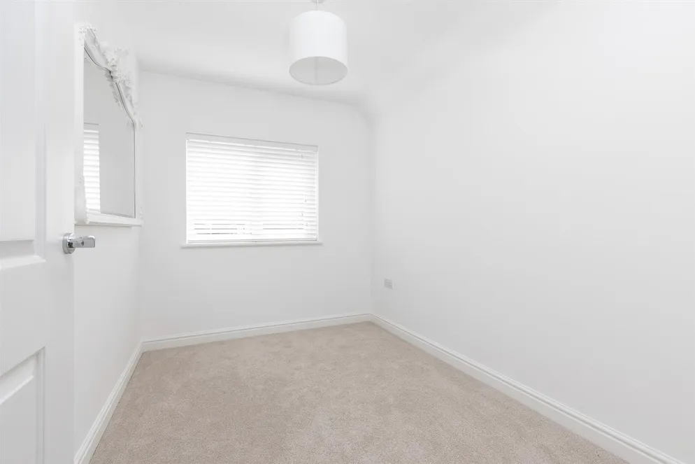 Property carousel item 12