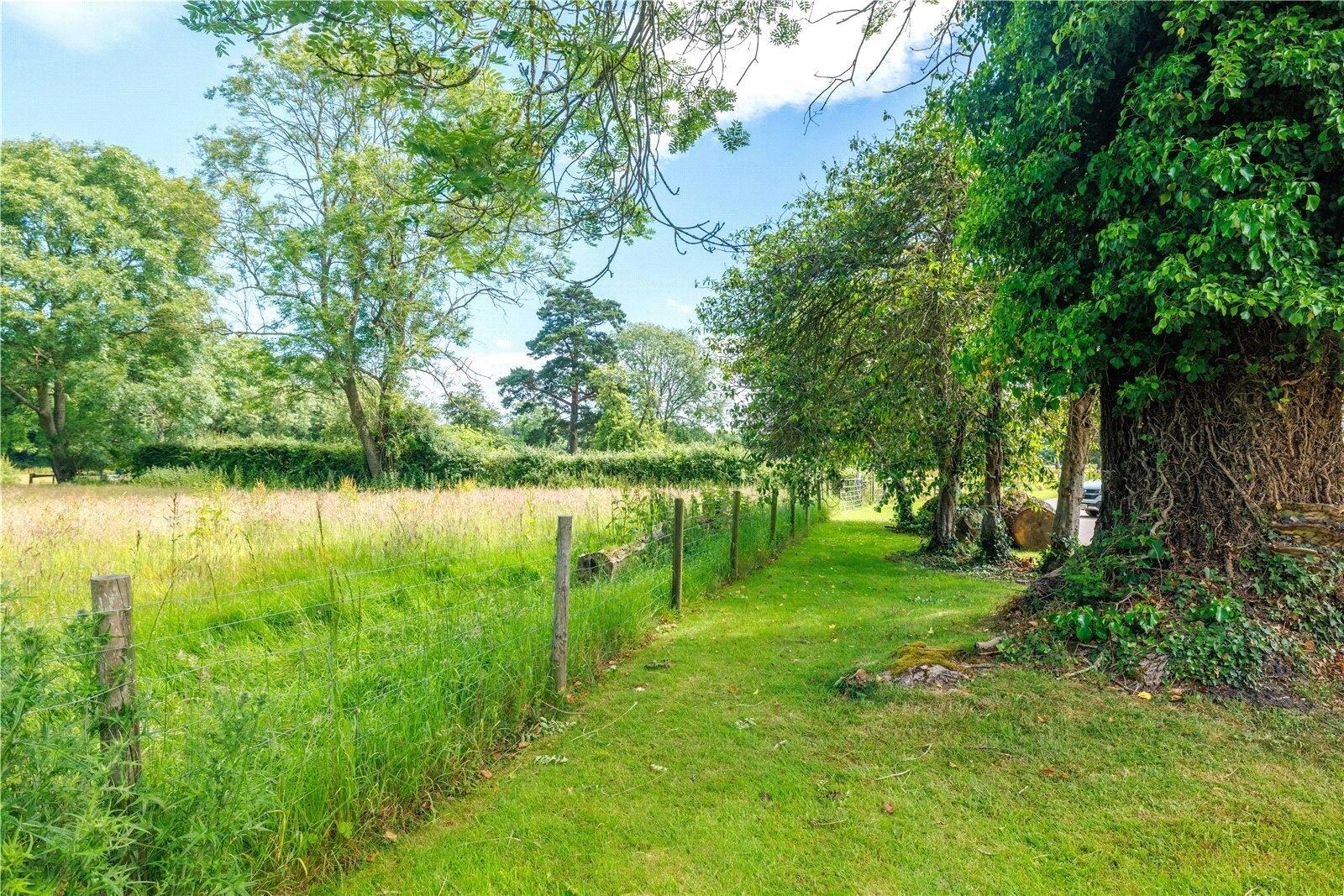 Pilgrims Yard, Tilburstow Hill, Godstone, RH9 Image 13