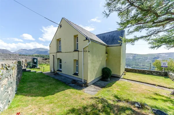 Fachwen, Caernarfon, Gwynedd, LL55