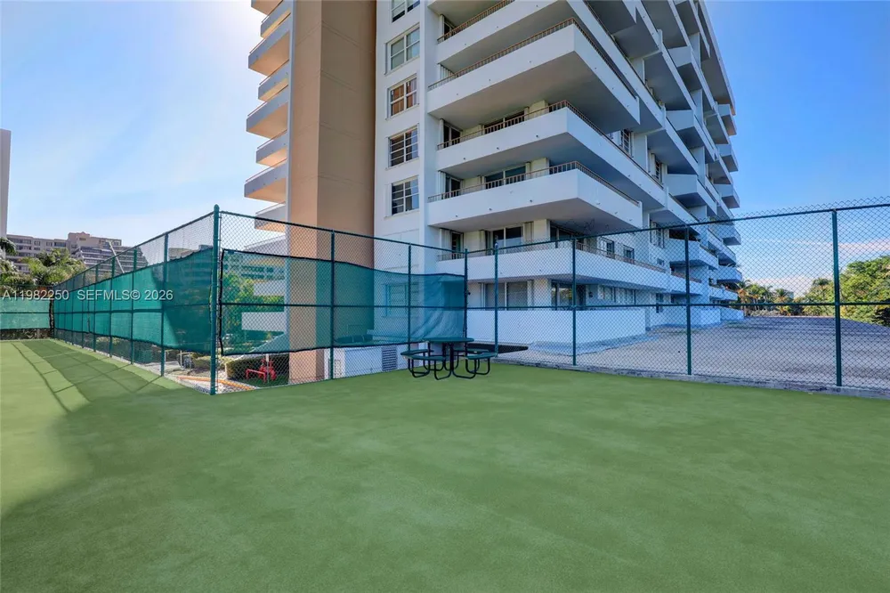 199 Ocean Lane Dr, Key Biscayne, FL 33149