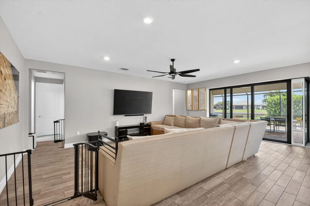 8433 Vaulting Dr, Lake Worth Beach, FL 33467