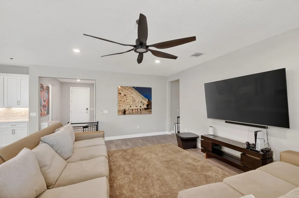 8433 Vaulting Dr, Lake Worth Beach, FL 33467