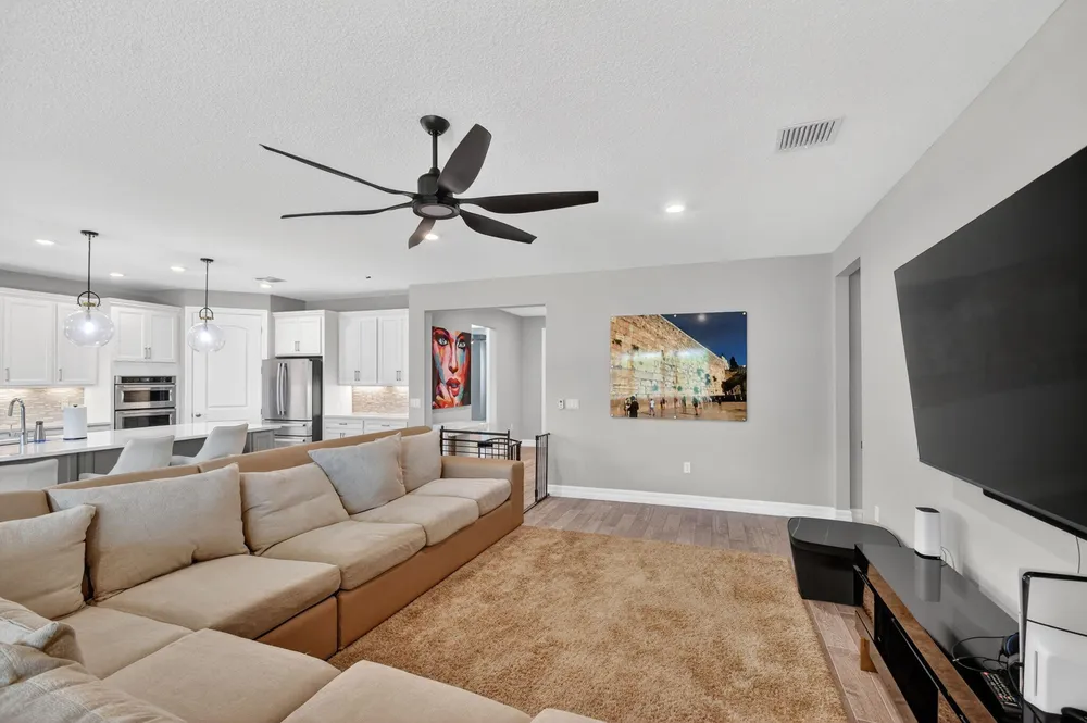 8433 Vaulting Dr, Lake Worth Beach, FL 33467