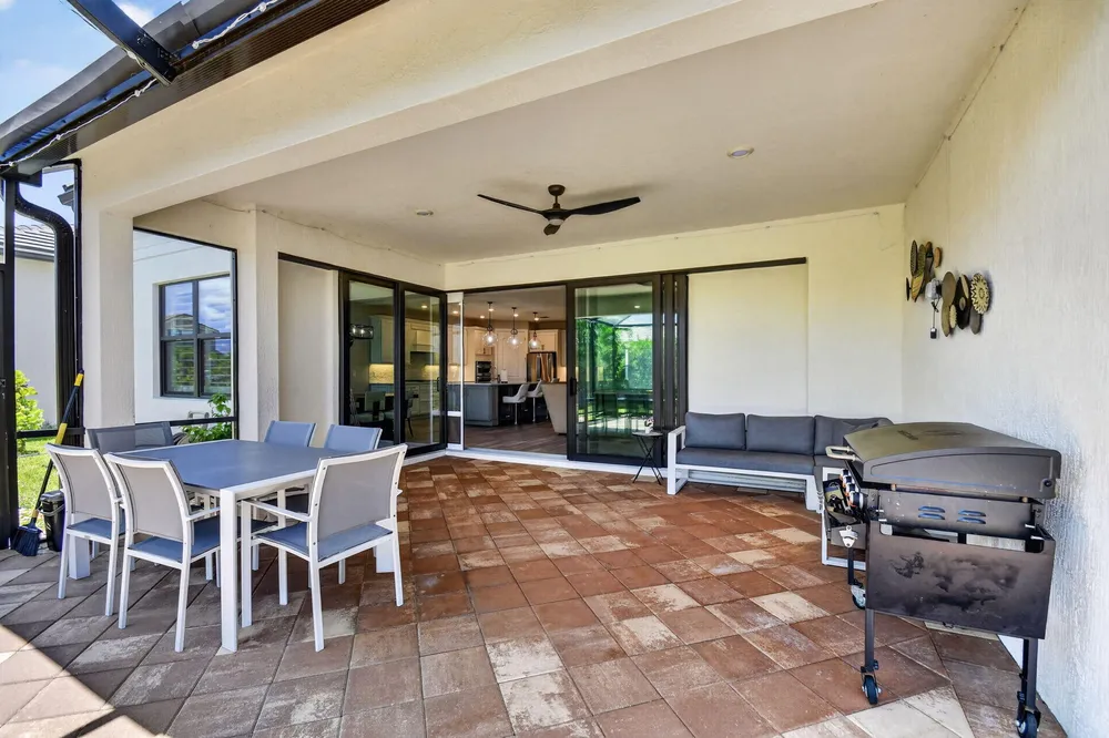 8433 Vaulting Dr, Lake Worth Beach, FL 33467