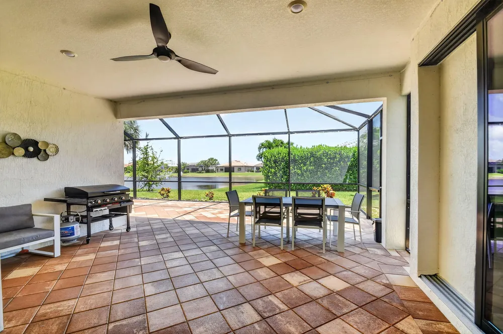 8433 Vaulting Dr, Lake Worth Beach, FL 33467