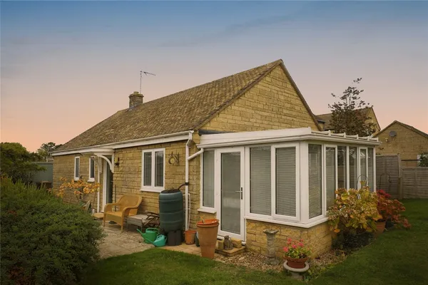 Averill Close, Broadway, Worcestershi...
