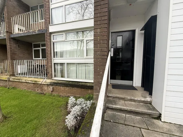 Hornby Avenue, Bromborough