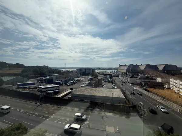 Latitude 52, Plymouth