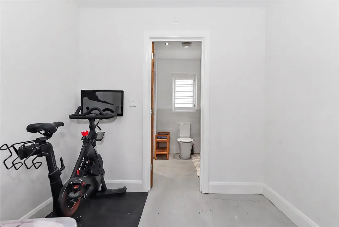 https://mr0.homeflow-assets.co.uk/files/photo/image/48023/3864/_x_/h1h6CZ9PbkaED32f7V9SbQ.jpg