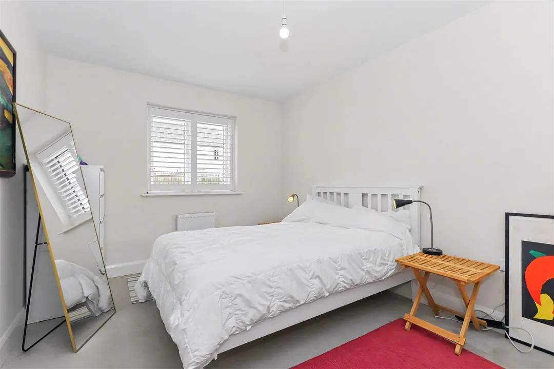 https://mr0.homeflow-assets.co.uk/files/photo/image/48023/3867/_x_/wmpCxRPDlki_k_NJSDXLkQ.jpg