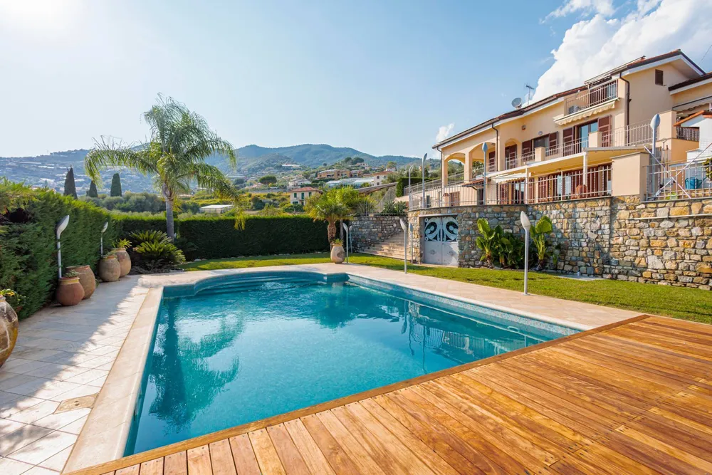 Video tour for Strada San Lorenzo, Sanremo, Liguria