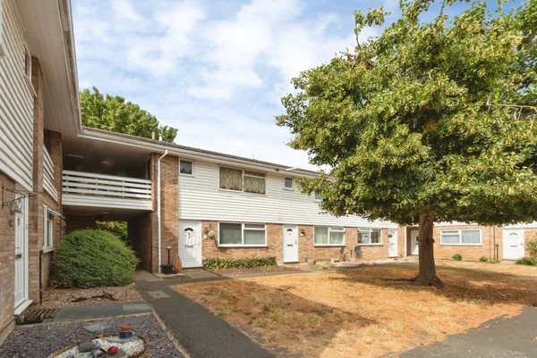 Highclere Court, WOKING, Surrey, GU21