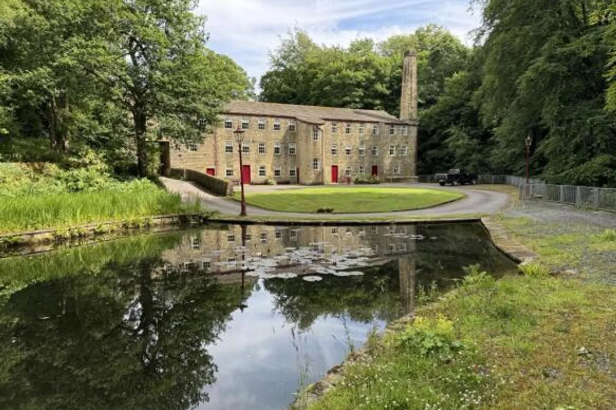 Hallas Bridge, Cullingworth