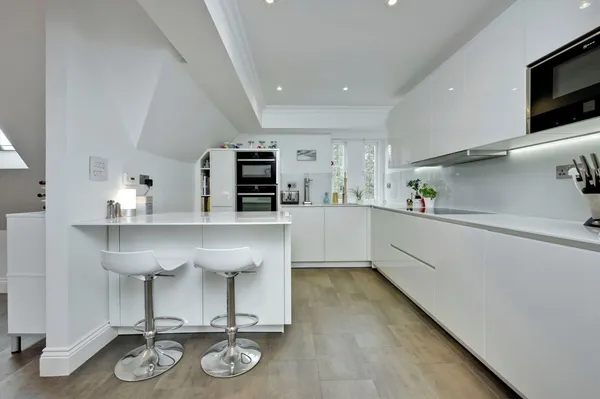 Ockham Lane, Cobham, KT11 photo 3