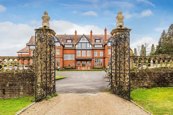 Ockham Lane, Cobham, KT11 photo 14