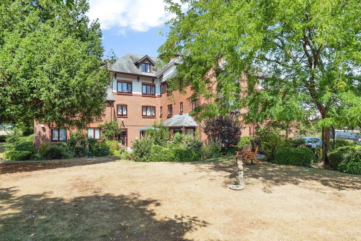 Lawnsmead Gardens, Newport Pagnell