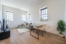 Wingate Square, London, SW4 photo 3