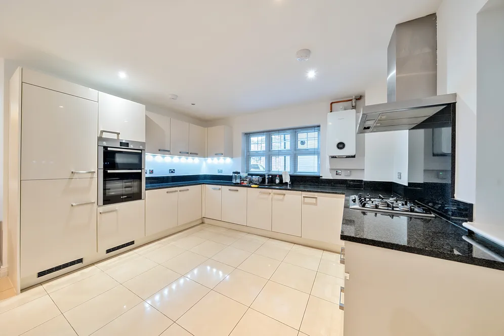 Colnhurst Road, Watford, WD17 photo 2