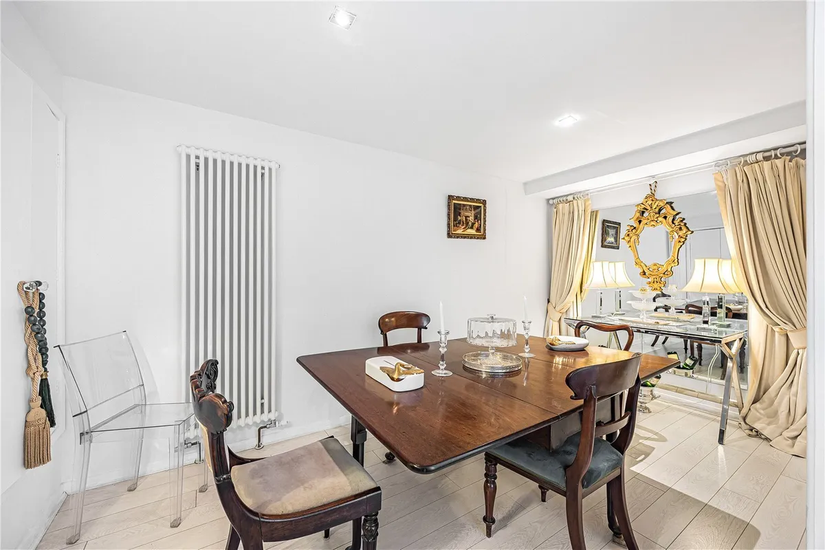 Milton Close, Henley-on-Thames, Oxfordshire, RG9