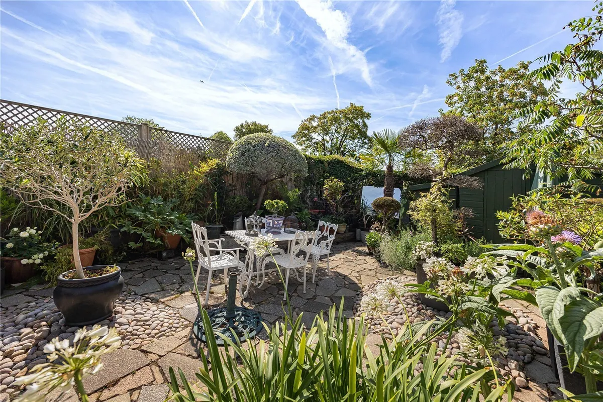Milton Close, Henley-on-Thames, Oxfordshire, RG9